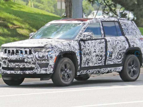 据消息称,2022 款大切诺基会配备直列六缸发动机