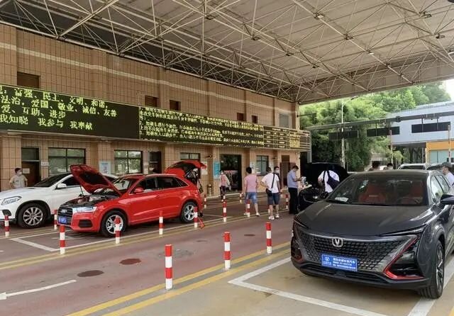 简讯：武汉成为第八个破400万辆机动车的城市