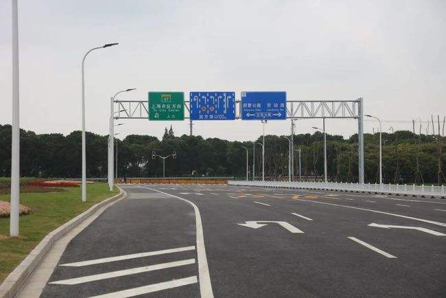 上海集中在嘉定区内的首批自动驾驶高速公路，正式开放