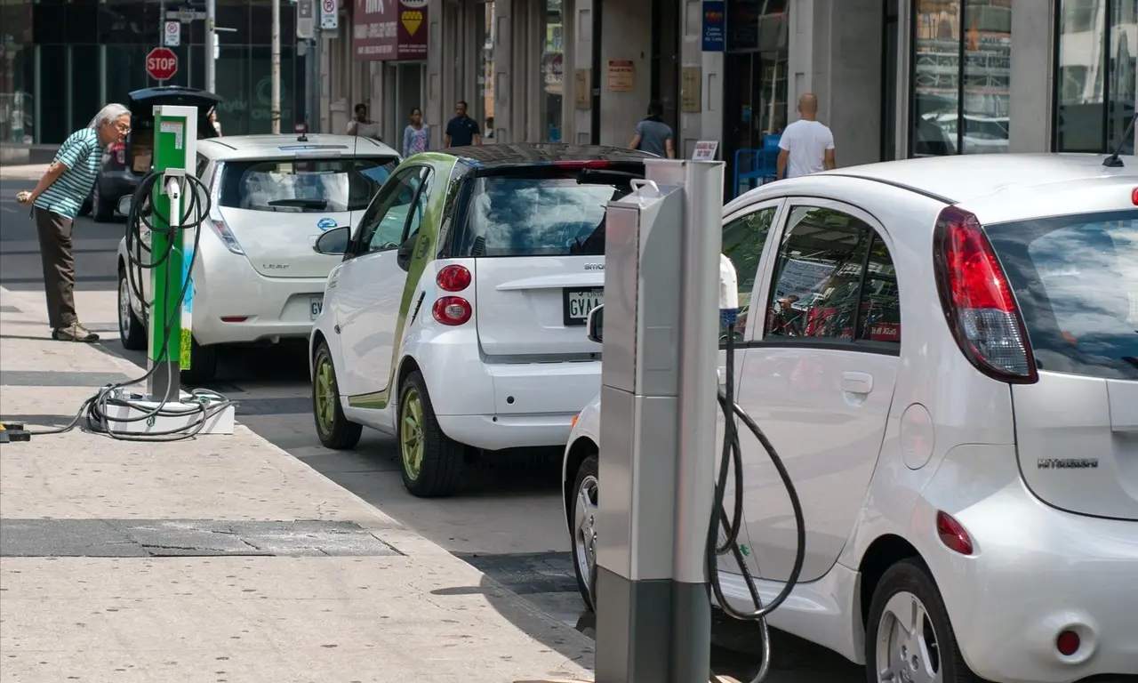 法国和西班牙承诺到2035年停售燃油车