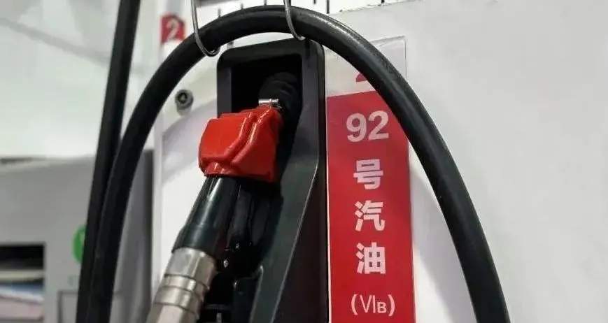 国六B汽油导致排气管喷水？中石化官方回应：博眼球造假