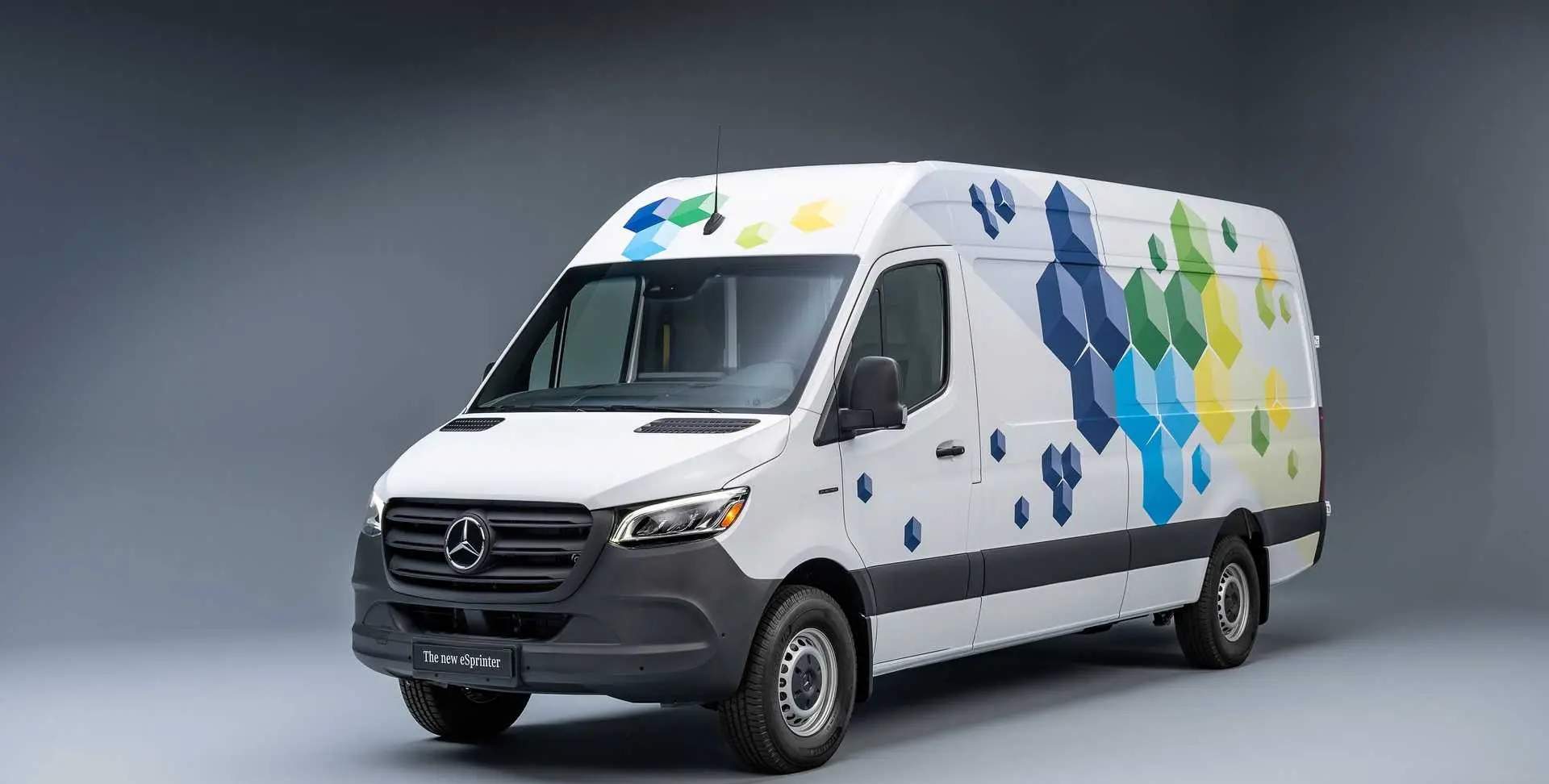 奔驰发布新款eSprinter的官方图片，定位纯电动厢式商用MPV