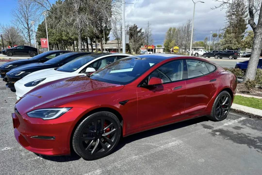 特斯拉在美推出的新款Model S/X可选配的新车色Ultra Red