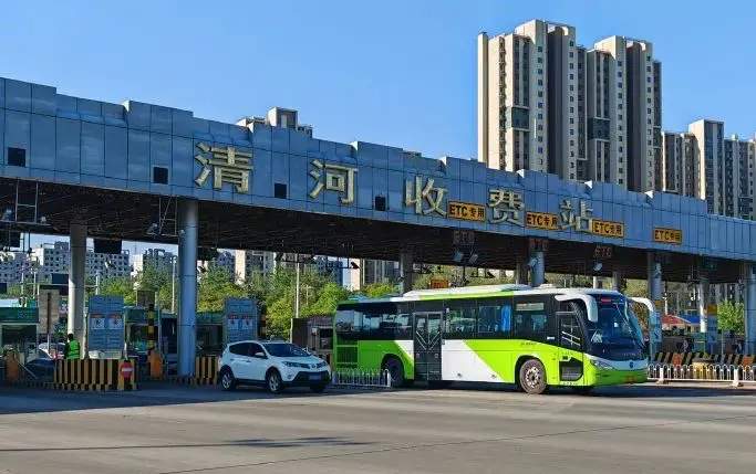 “五一”假期出行高峰持续 提醒广大司机注意交通安全