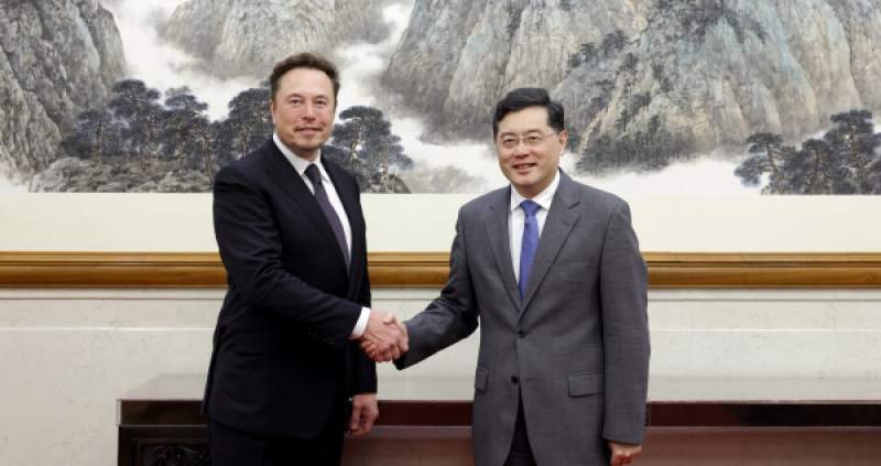 特斯拉首席执行官马斯克与国务委员兼外长秦刚会面，特斯拉将继续扩大在中国市场的业务