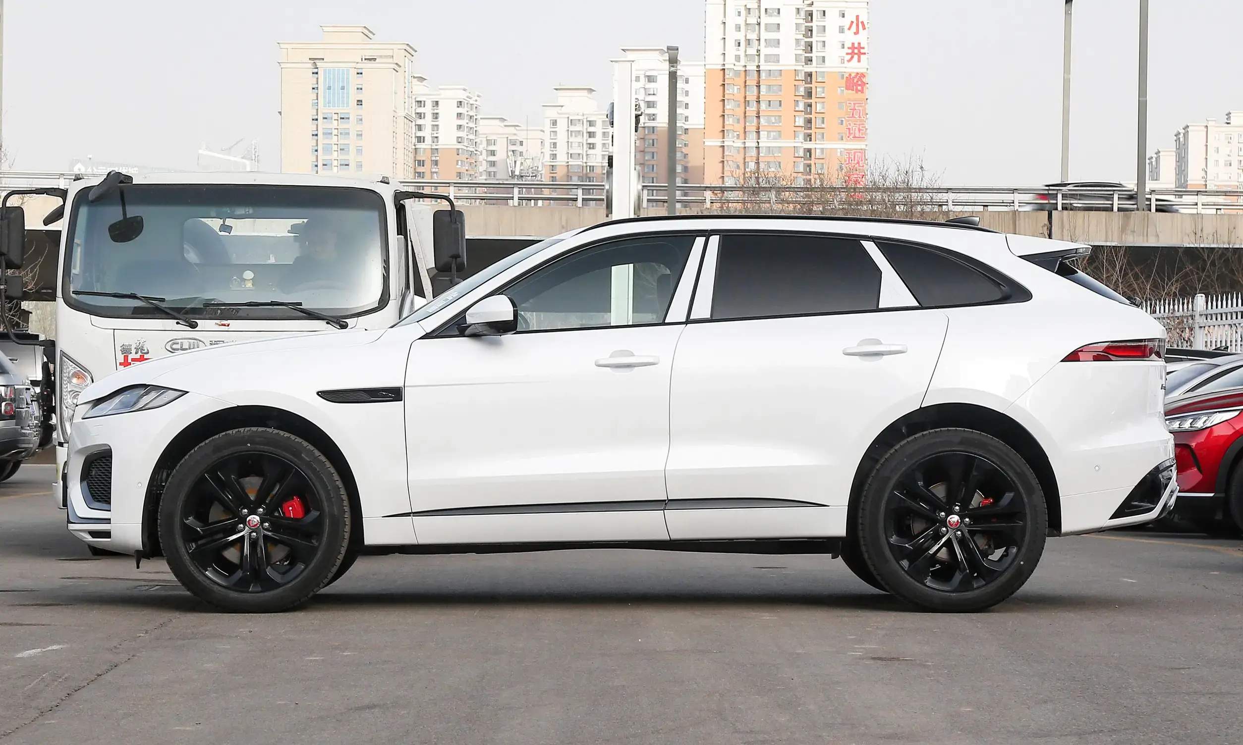 豪华SUV市场迎新贵，Jaguar F-PACE挑战Mercedes GLC