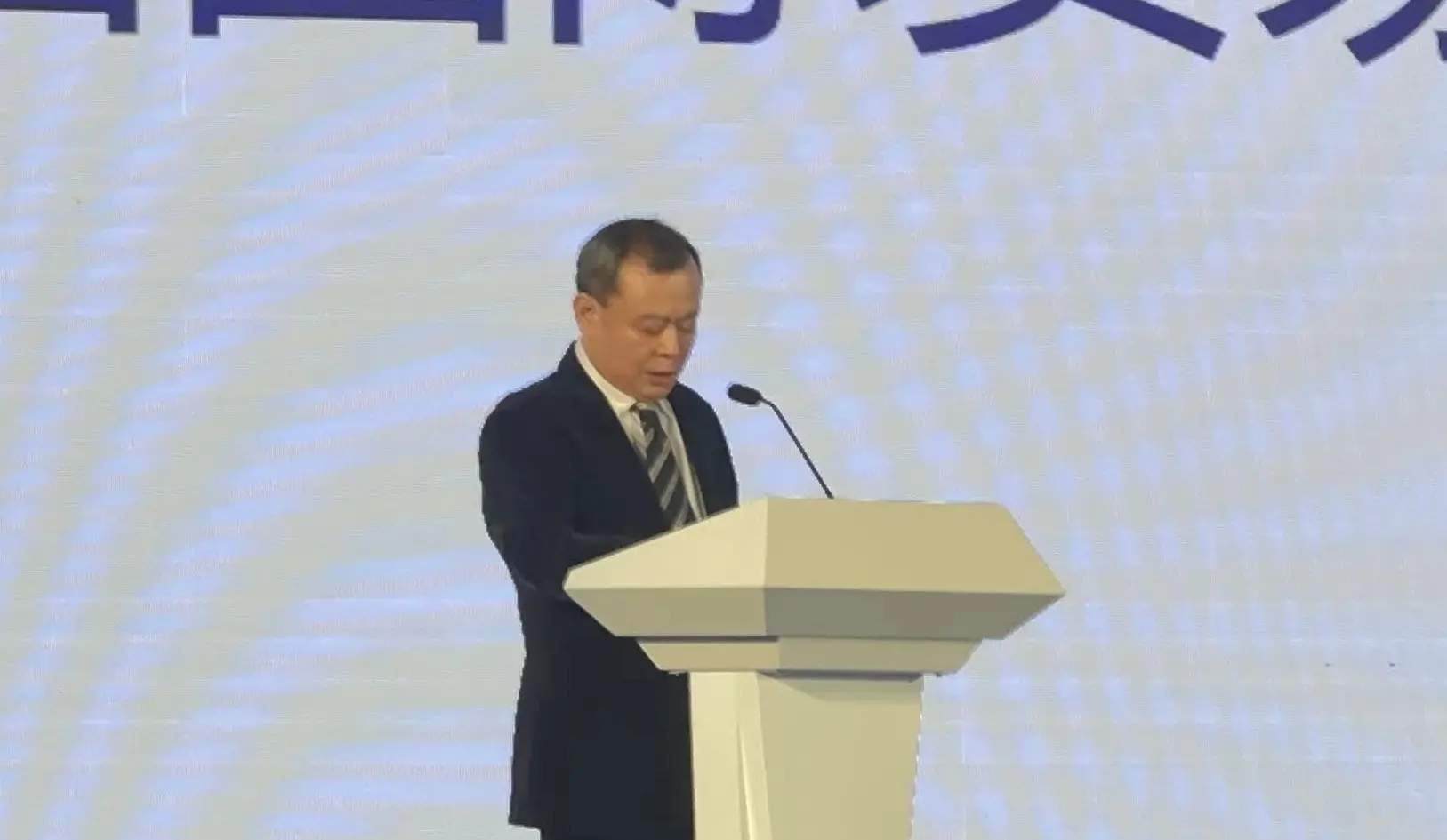 汽车重返“朝阳产业”，智能化需有“持久战”准备