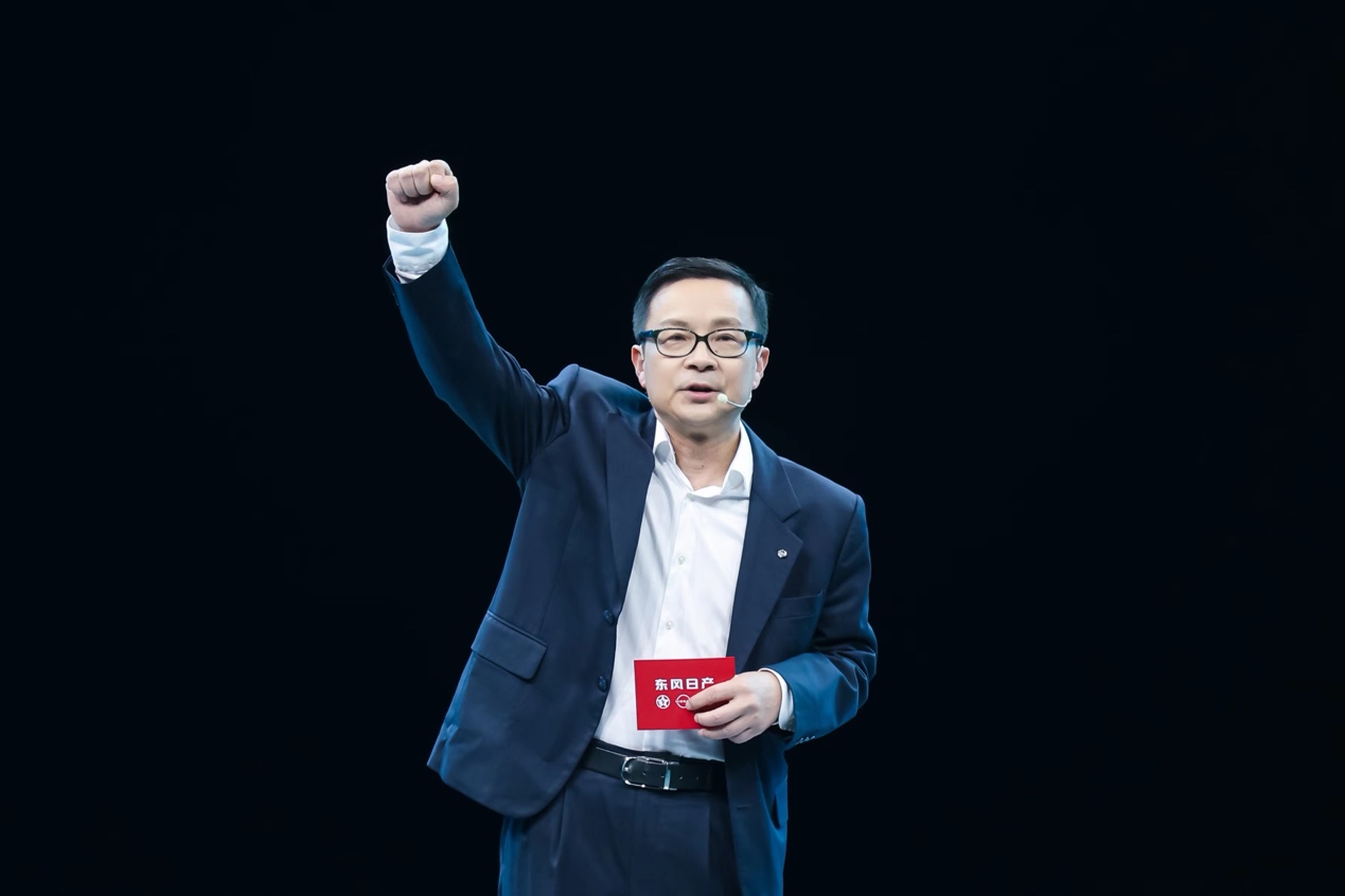 男人站在那里

描述已自动生成