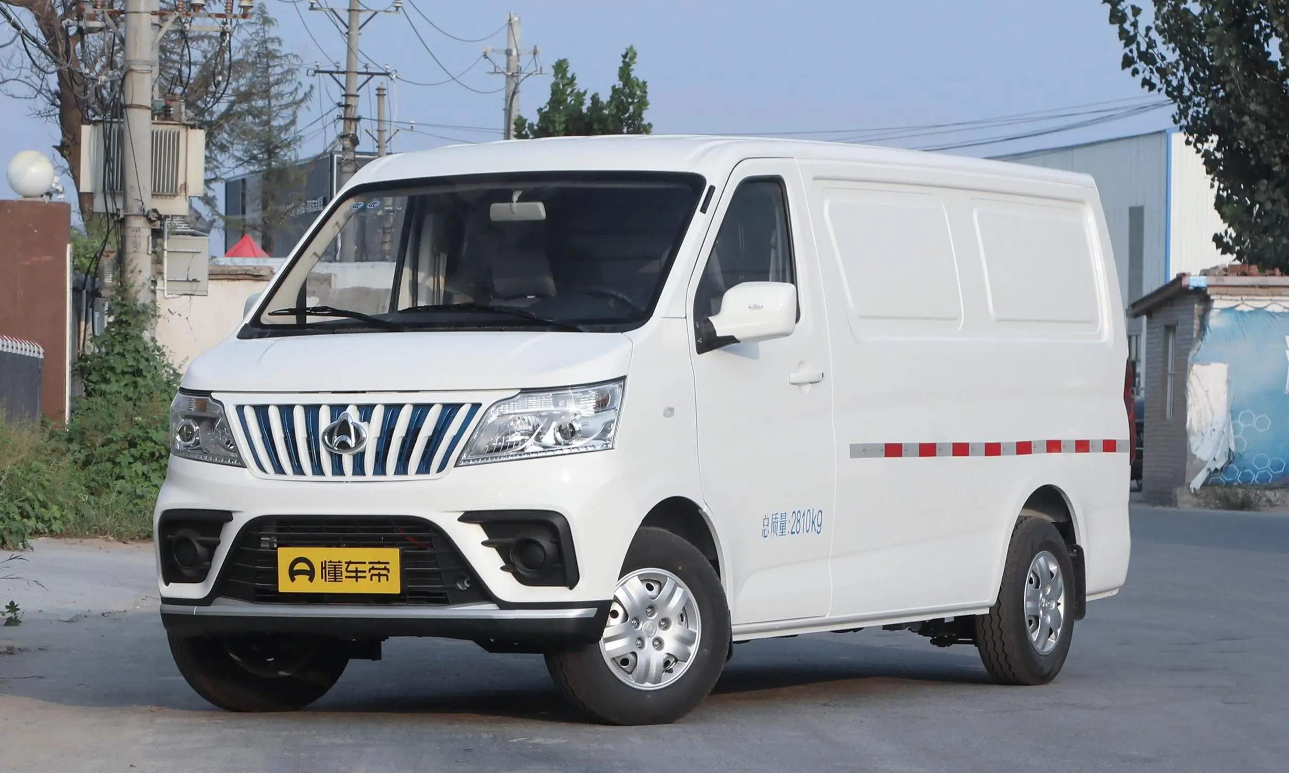 长安睿行EM80低电量版上市，续航240公里，售价15.09万元起