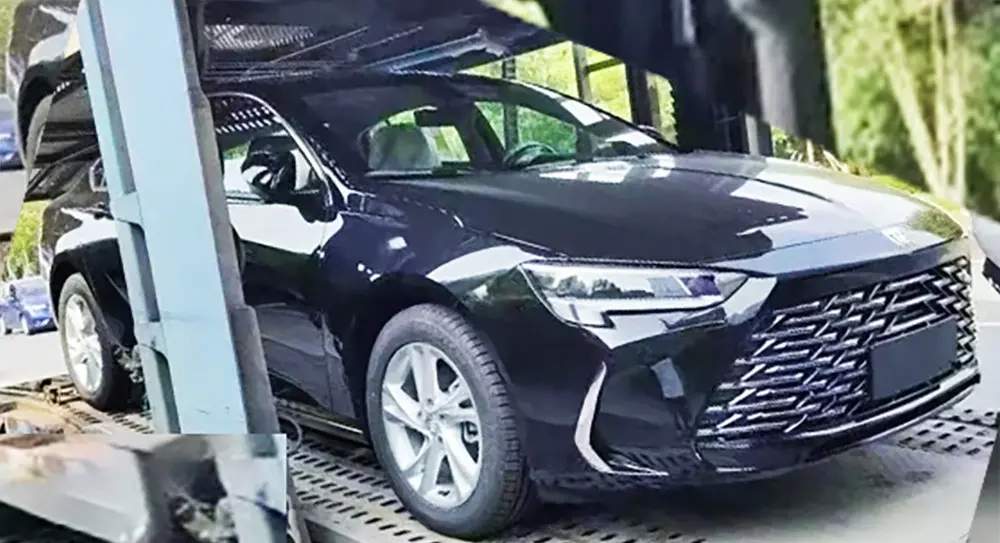 新君威遭遇“迈腾之选” 外观升级/内饰保持，亮相最新实车