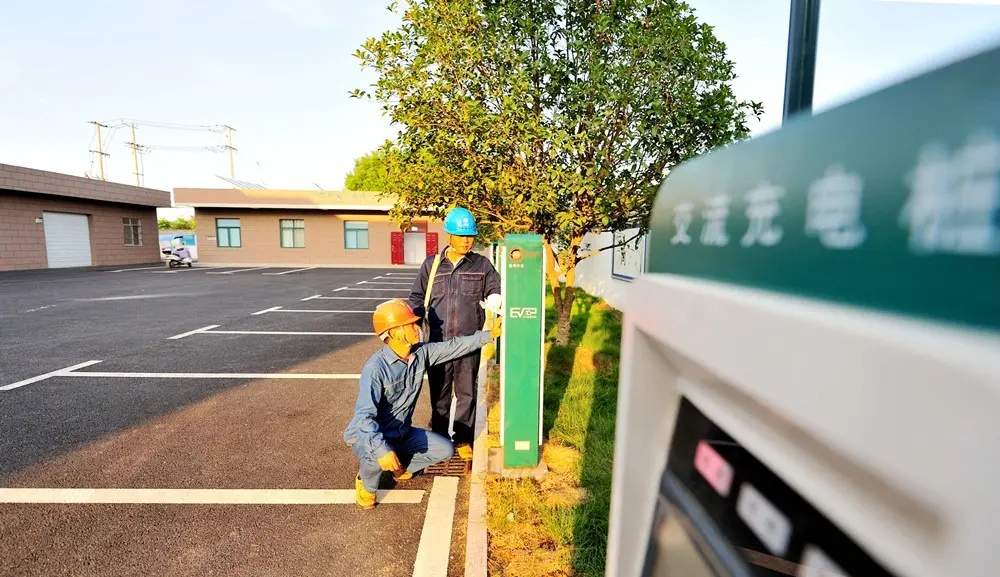 促进充电设施服务新能源车进农村，提升高质量电动车充电设施建设