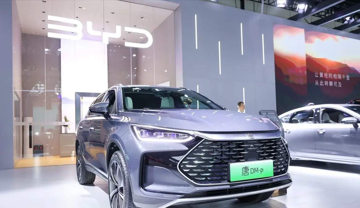 比亚迪：上半年净利润预计翻番，达105-117亿元