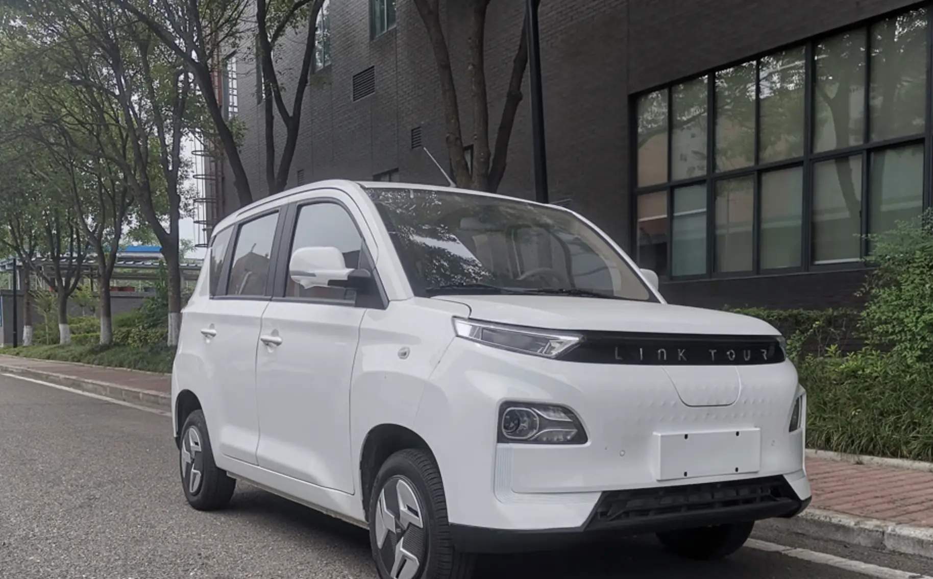 北汽领途缤纷曝光，家宝换标成3.5米四座微型车！