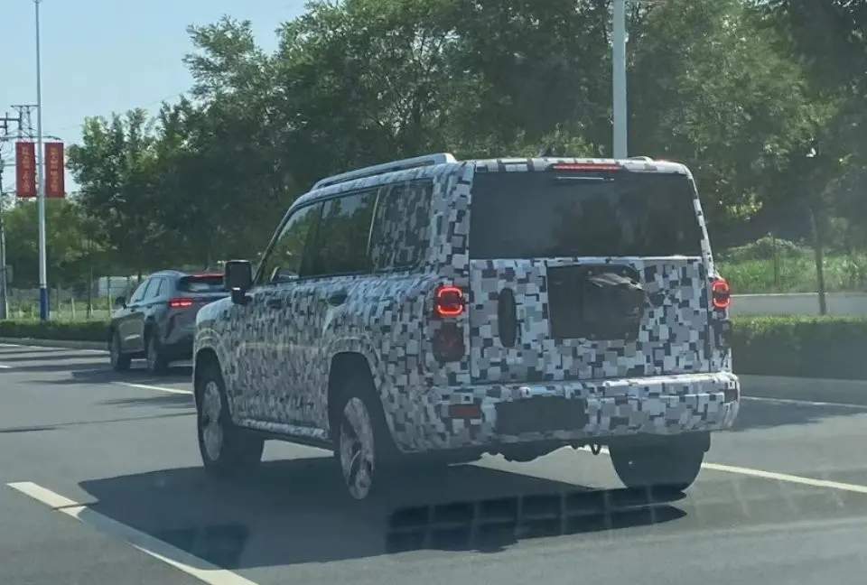 哈弗全新SUV P11路试照曝光：或为全新一代H9