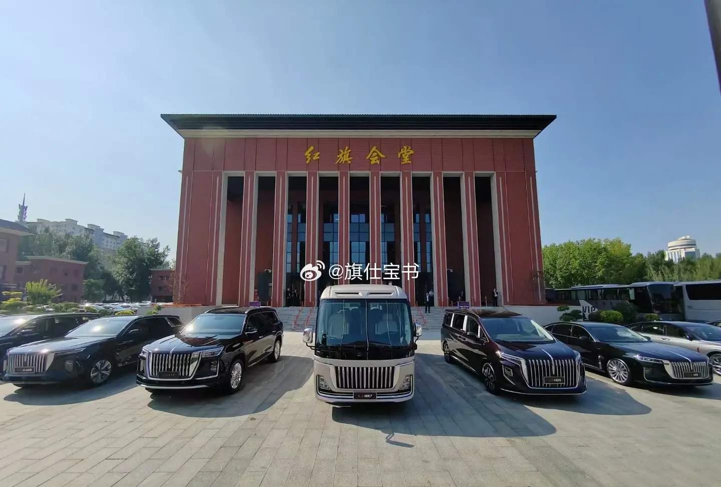 豪华MPV市场再迎新玩家，红旗QM7决战考斯特/宇通T7，首搭3.0T动力