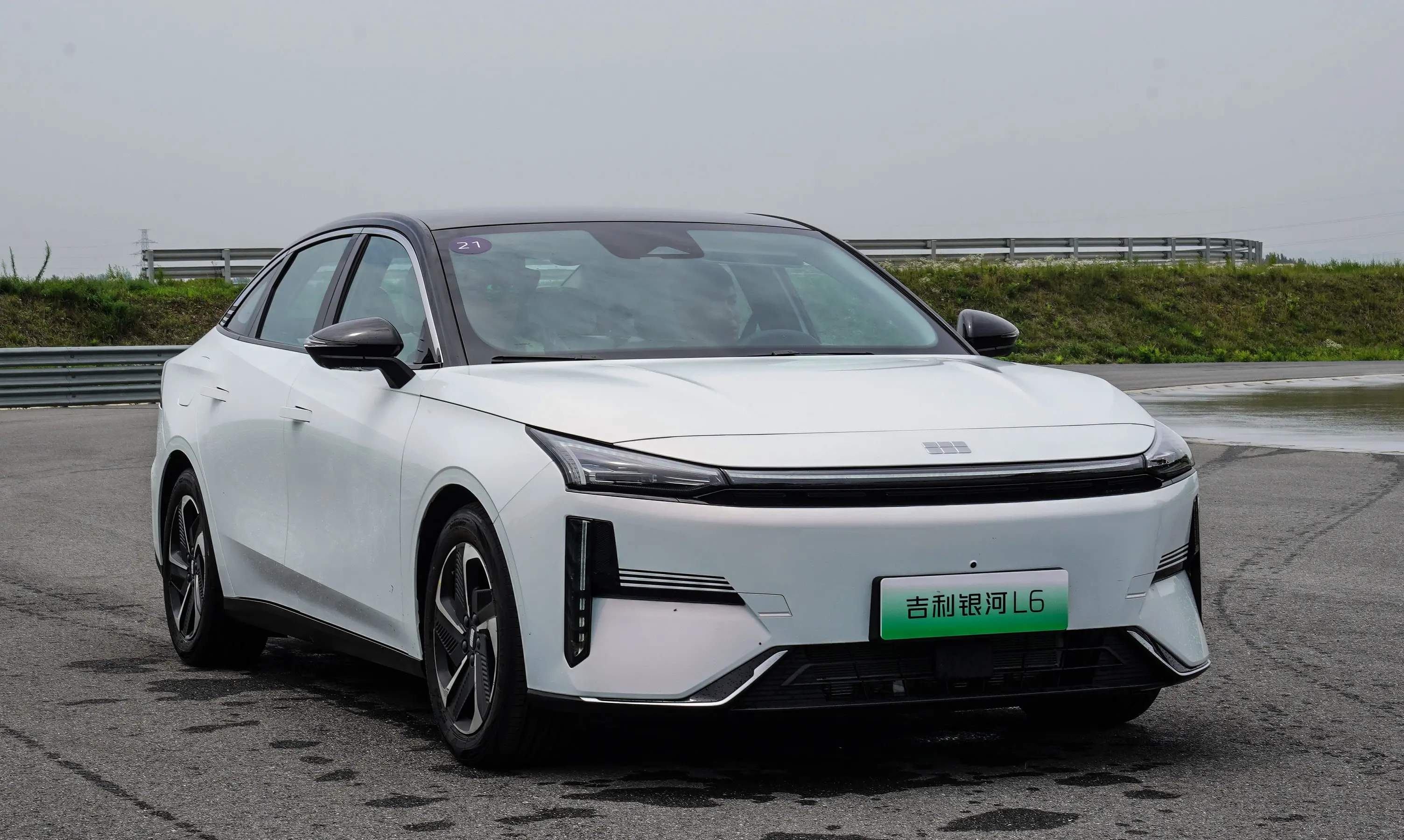吉利银河L6动力曝光，8月上市，油耗4.55升，续航稳败新车