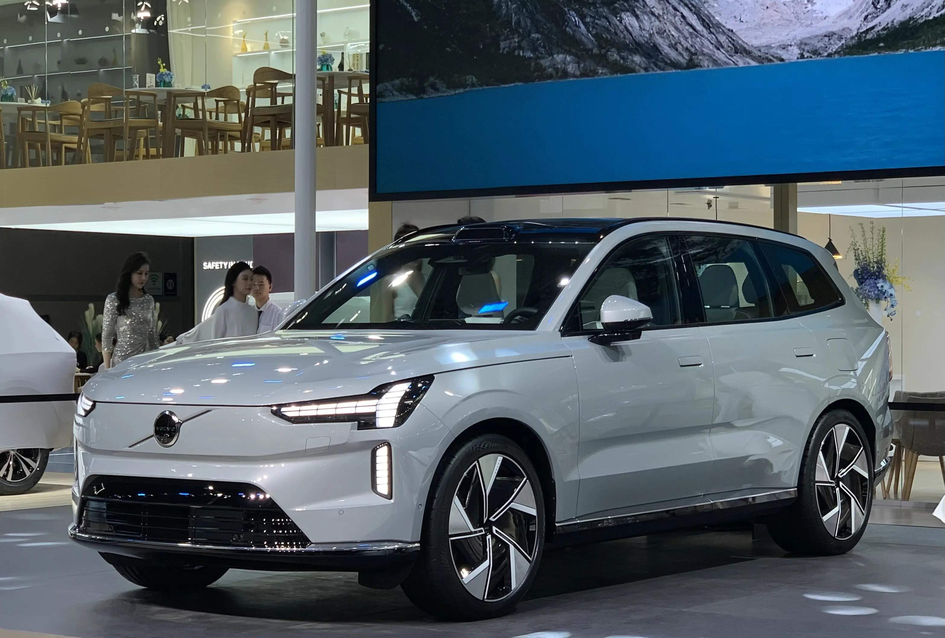 软件开发滞后，沃尔沃纯电SUV EX90量产推迟