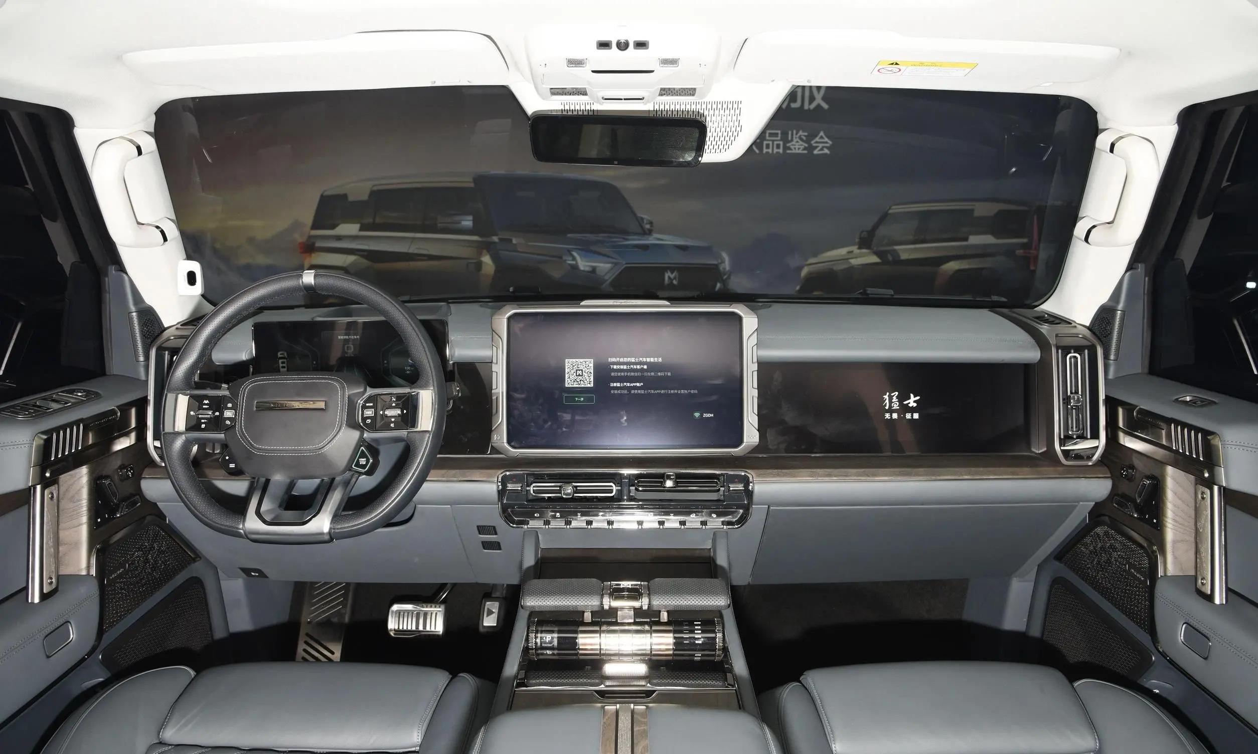 豪华SUV，猛士917内饰曝光，预售价70万元起