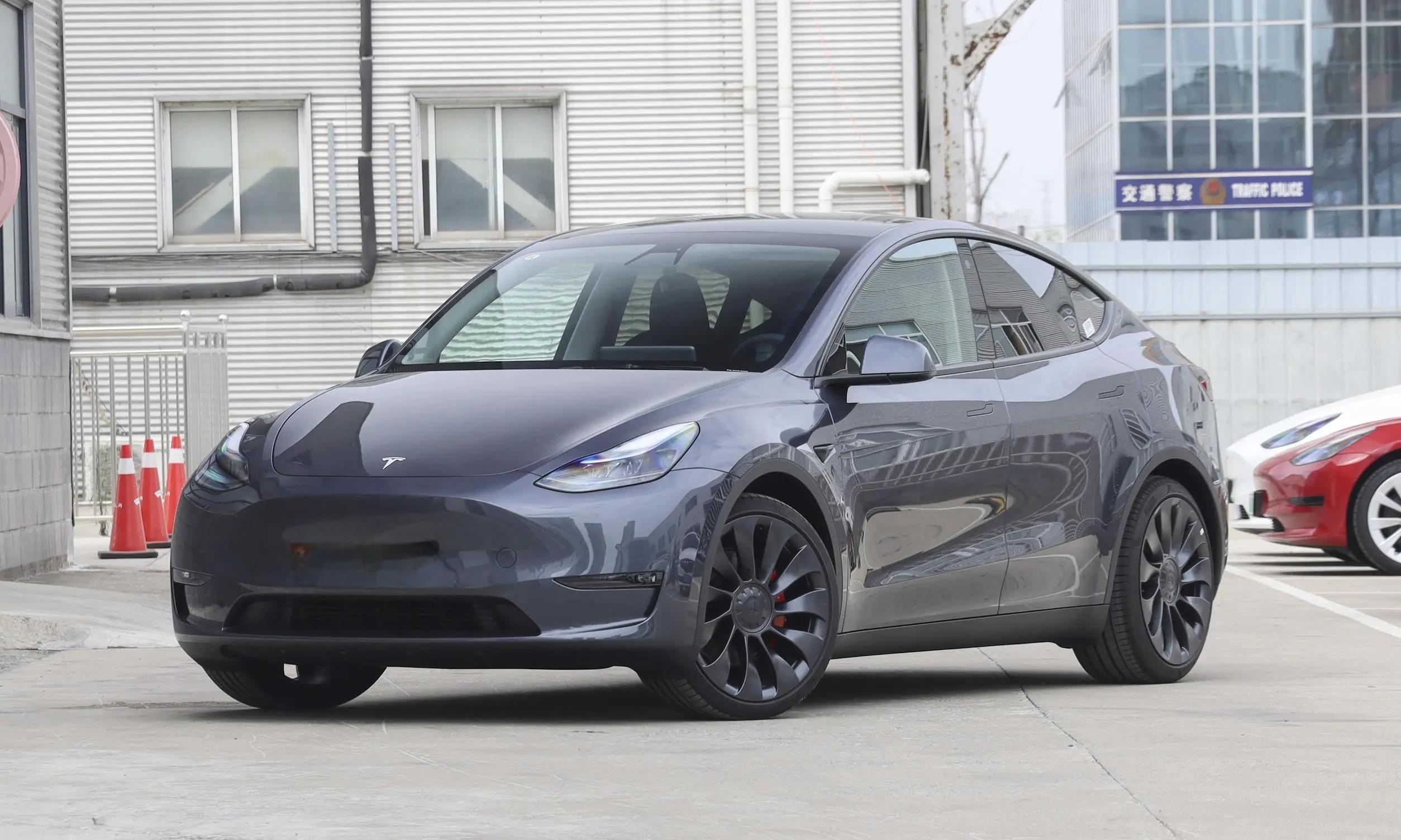 特斯拉Model Y长续航版/高性能版降价1.4万！后驱版保持原价！