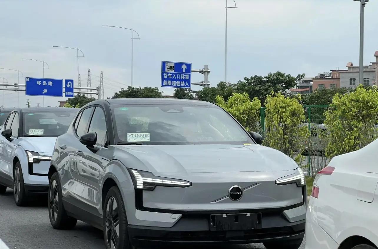 国产沃尔沃EX30谍照曝光，或成极氪X后继人选，或将于年内上市
