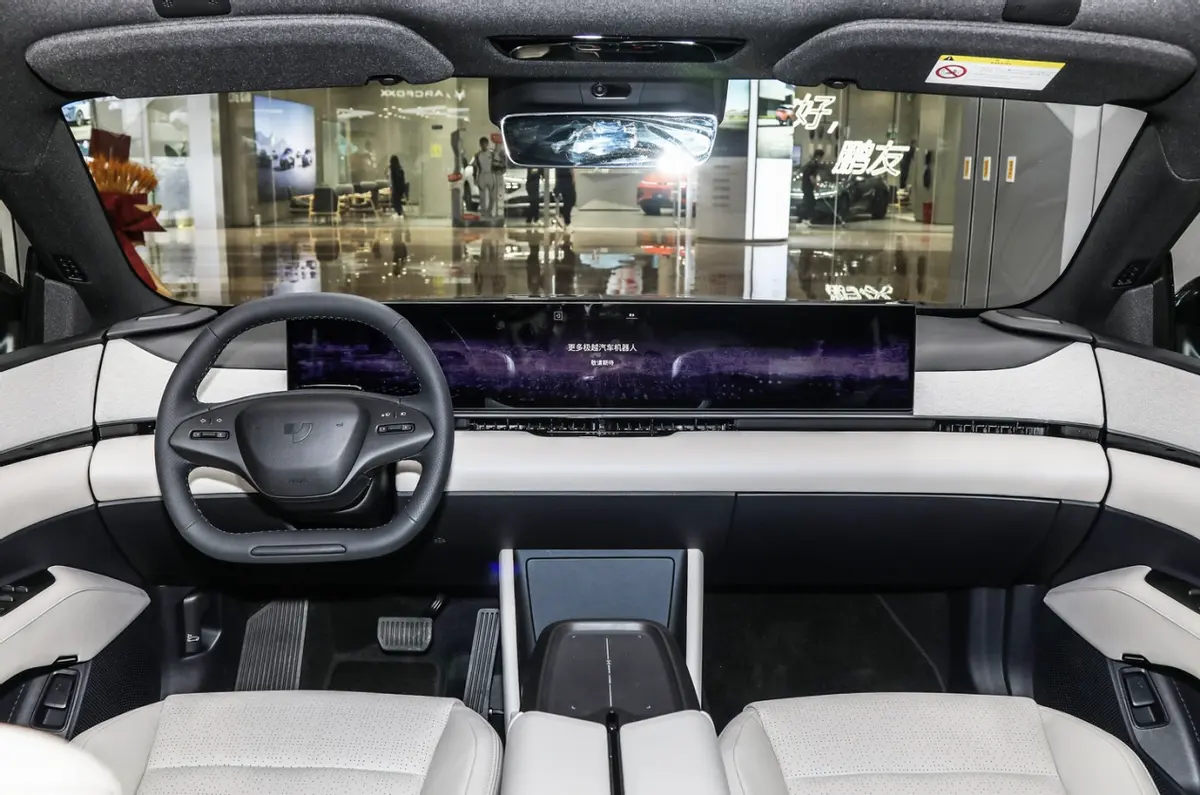 极越01续航720公里，0-100km/h仅3.8s，纯电动SUV你敢买吗？
