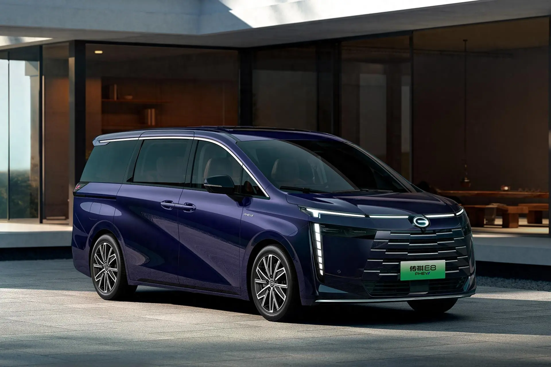 2.0L低油耗，长超4米9真7座，二排头等舱，续航超1200km