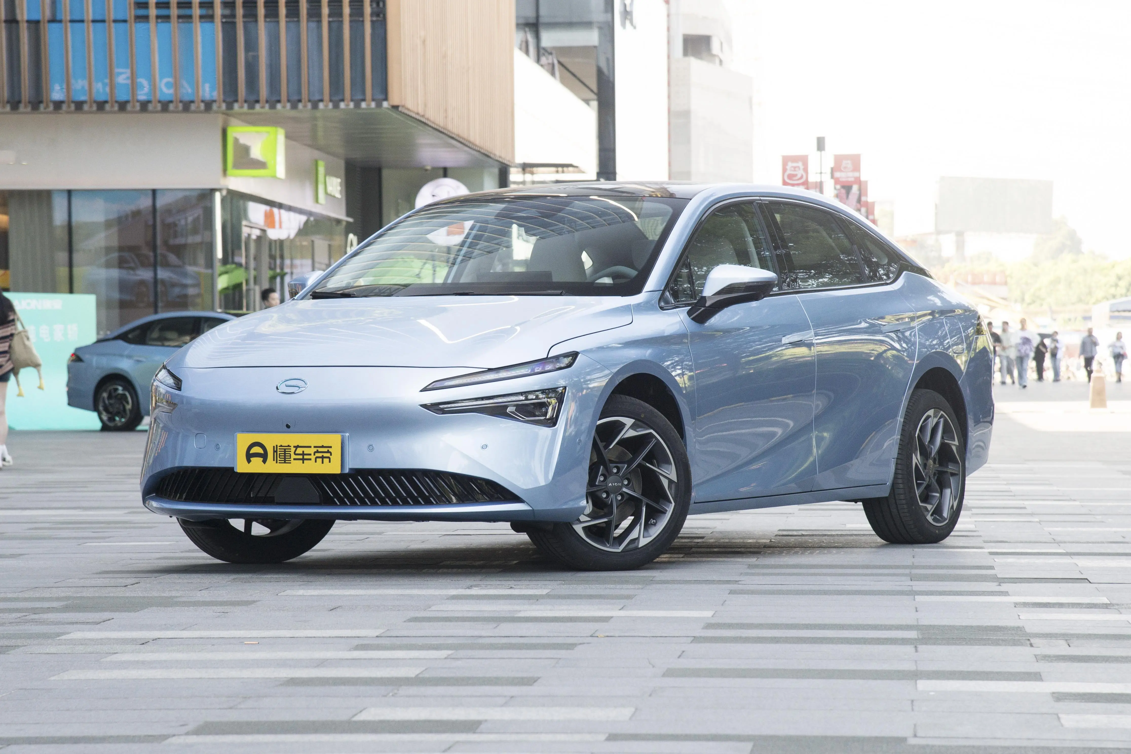 14.99万起售，零百加速6.7s，续航610 km，埃安AION S MAX上市