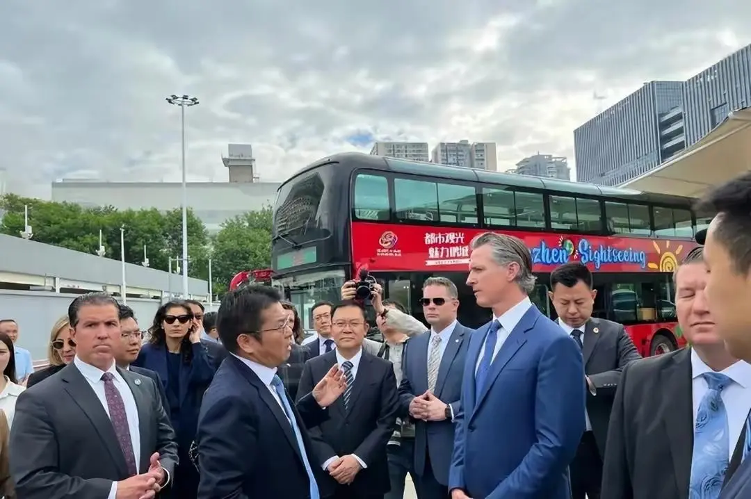 比亚迪仰望U8怎么样？加州州长体验后，直呼“我想买两辆”