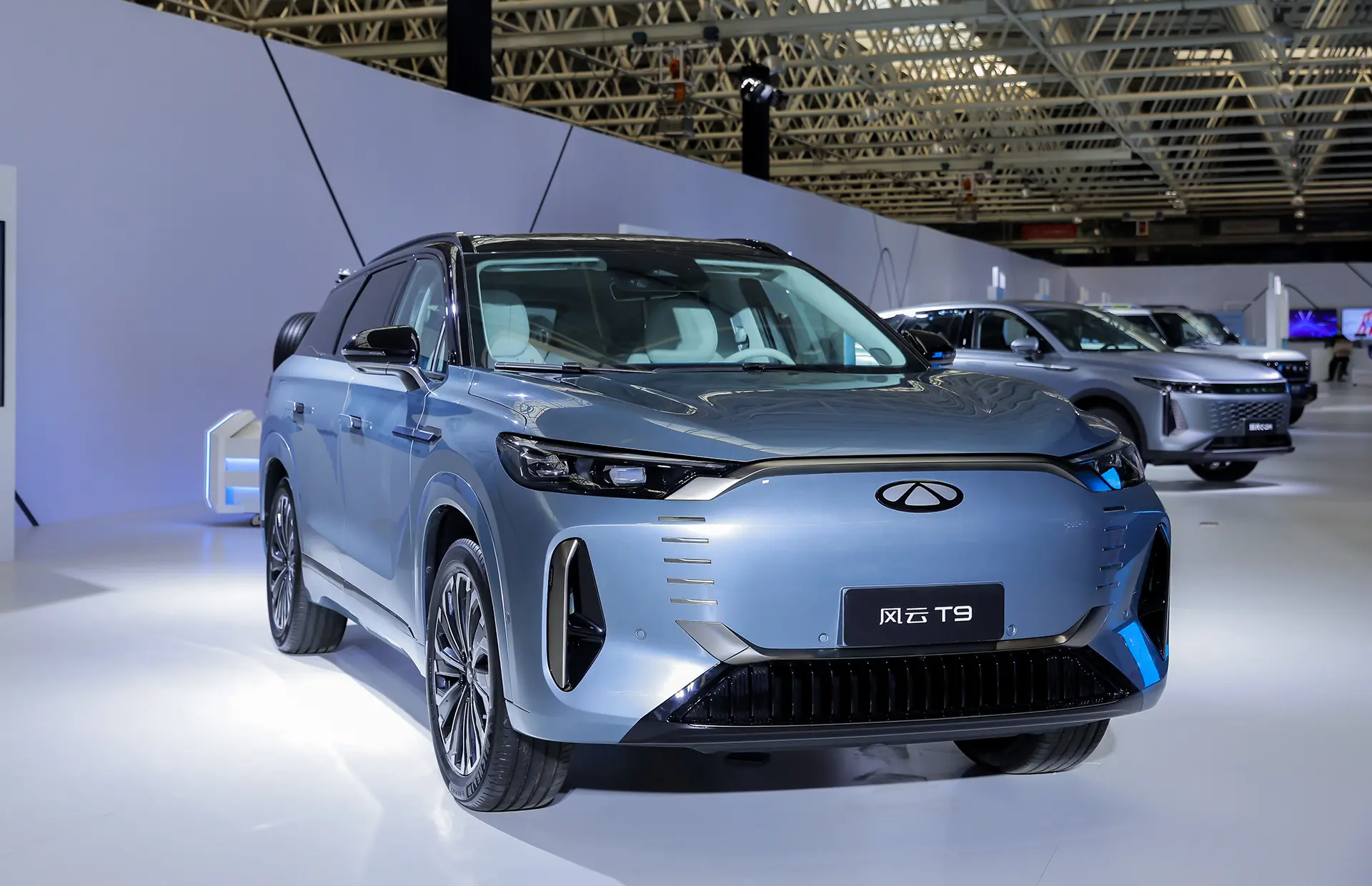 风云再起！超4米8，油耗4.2L，续航1400km，电磁悬架，5/6座可选