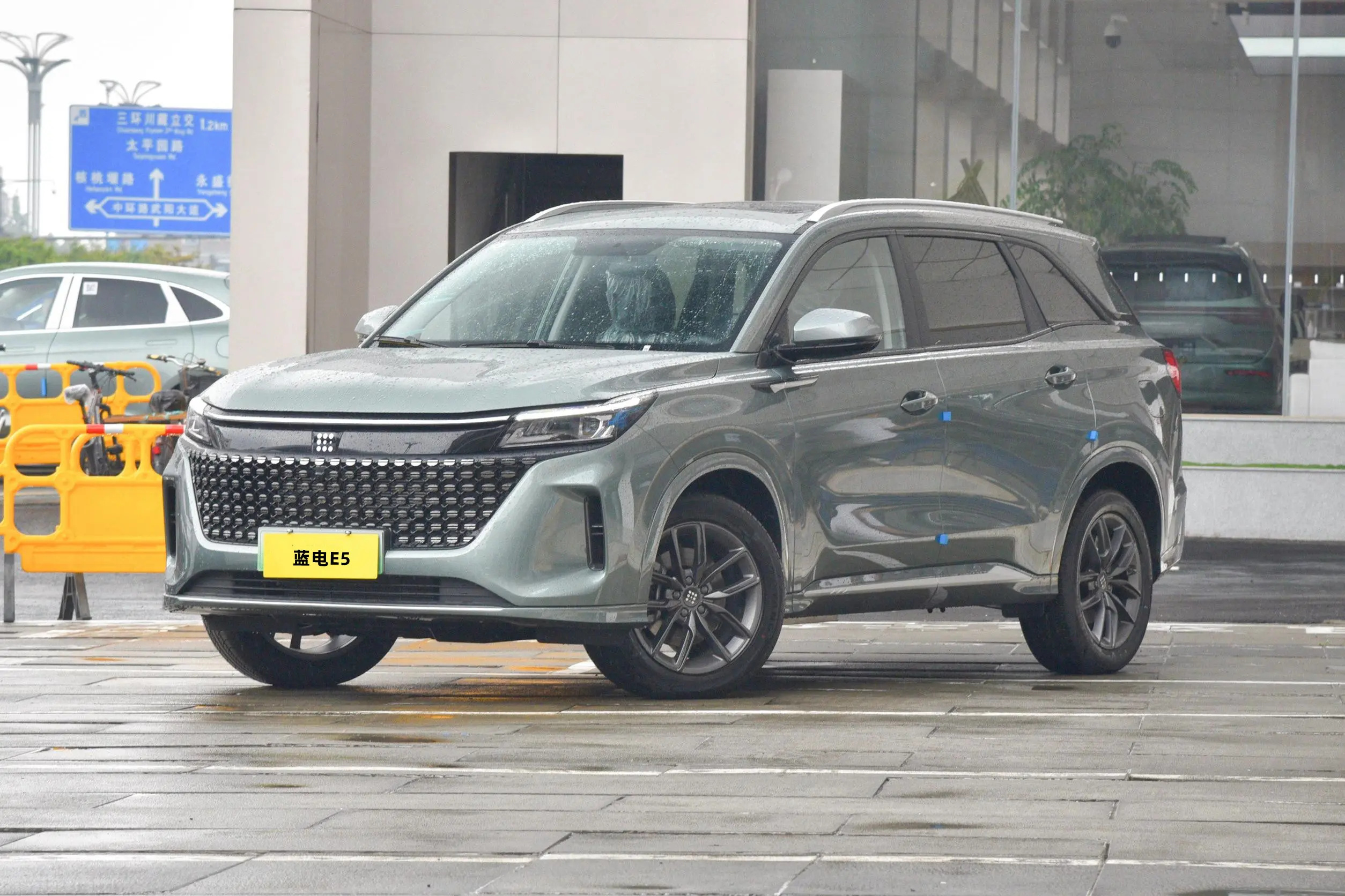 蓝电E5畅享型推出限时优惠政策，现金优惠4.01万元，售价9.98万元