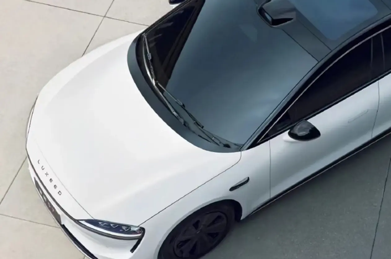 华为又有大动作，与奇瑞联手造车，预售价比特斯拉Model 3还便宜