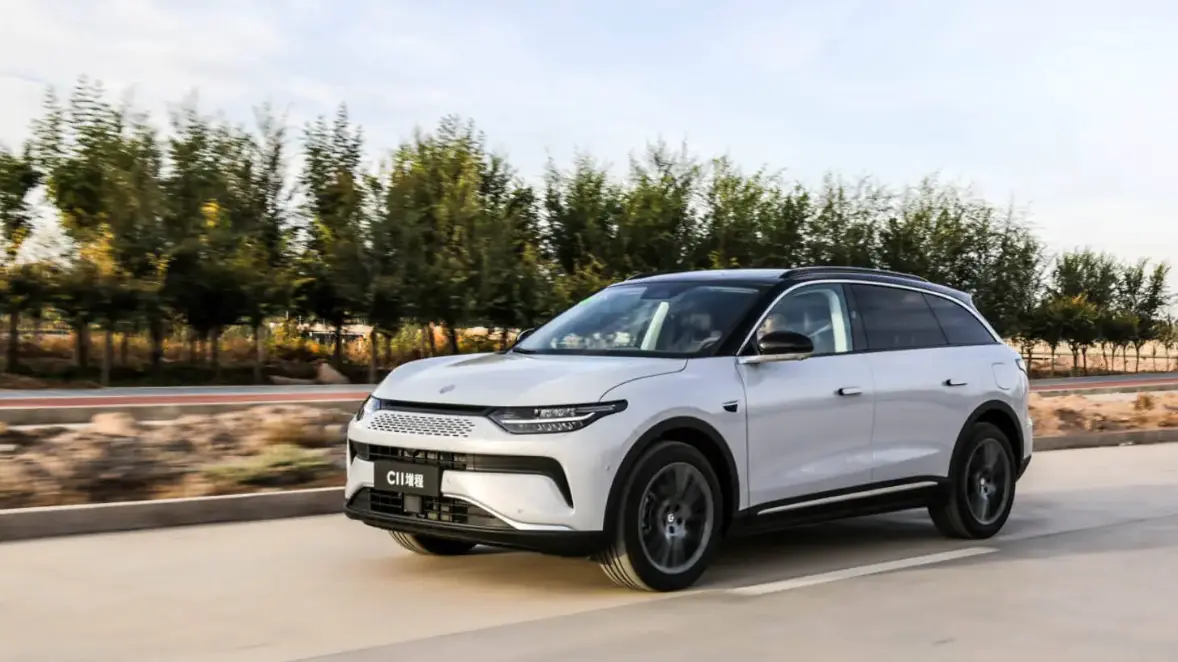 试驾零跑C系列增程版：舒适取向的家用车，长途驾驶无忧