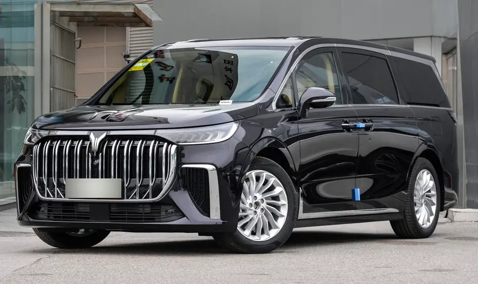 到店体验新款岚图梦想家PHEV，它33.99万起售，值不值