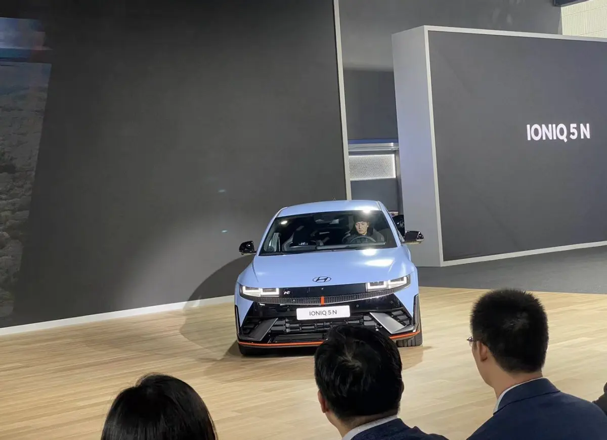 现代N品牌首款电动车IONIQ 5 N亮相，超越特斯拉Model 3？