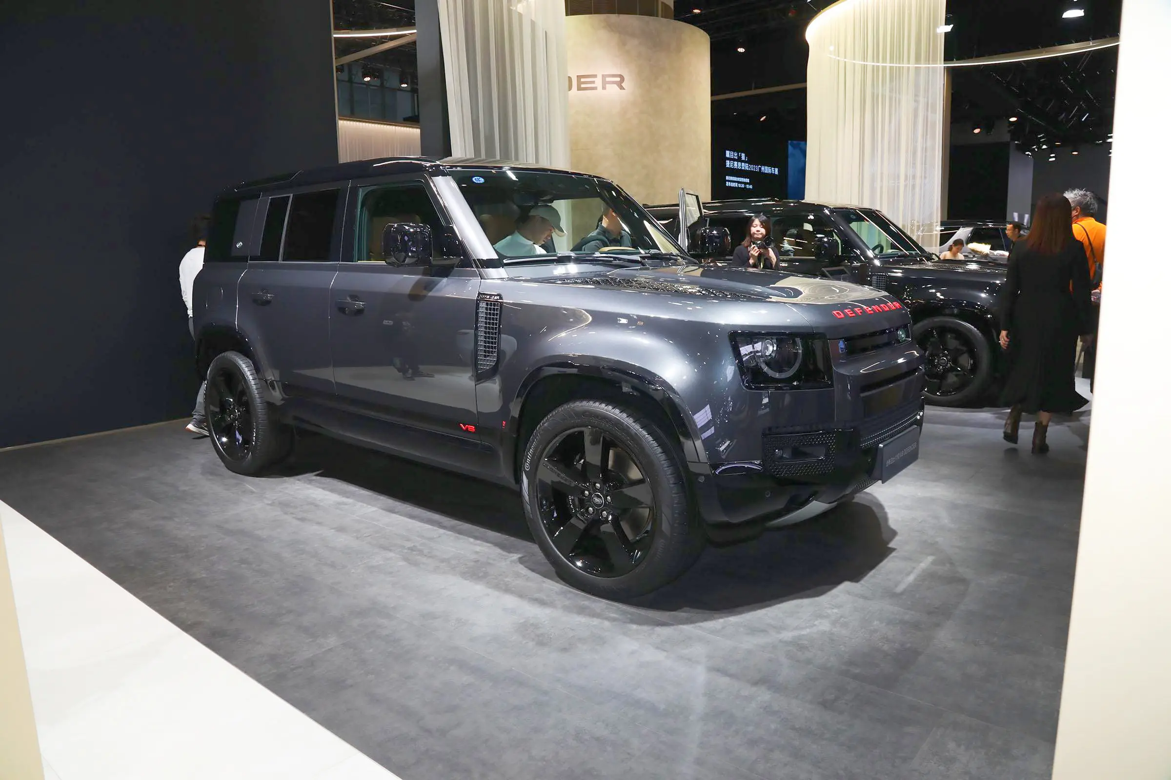 2024款路虎卫士5.0T V8车型亮相广州车展并上市，售价126.6万元起