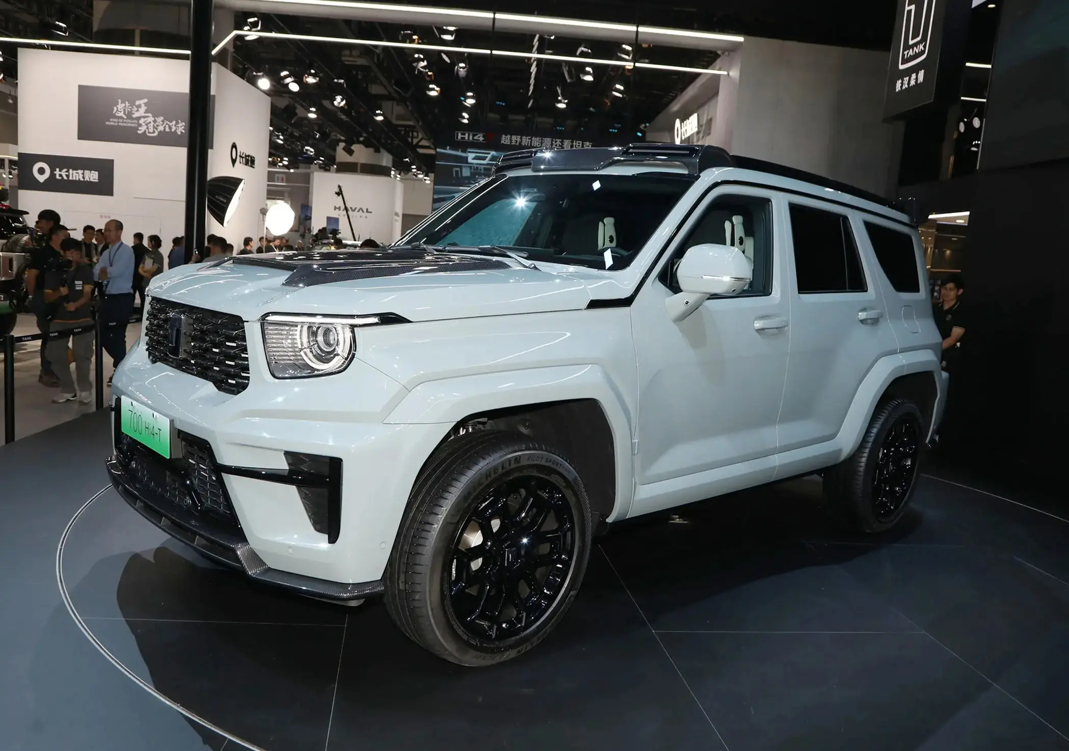 坦克700 Hi4-T首发限定版开启预售，3.0T V6插混动力，预售价70万元