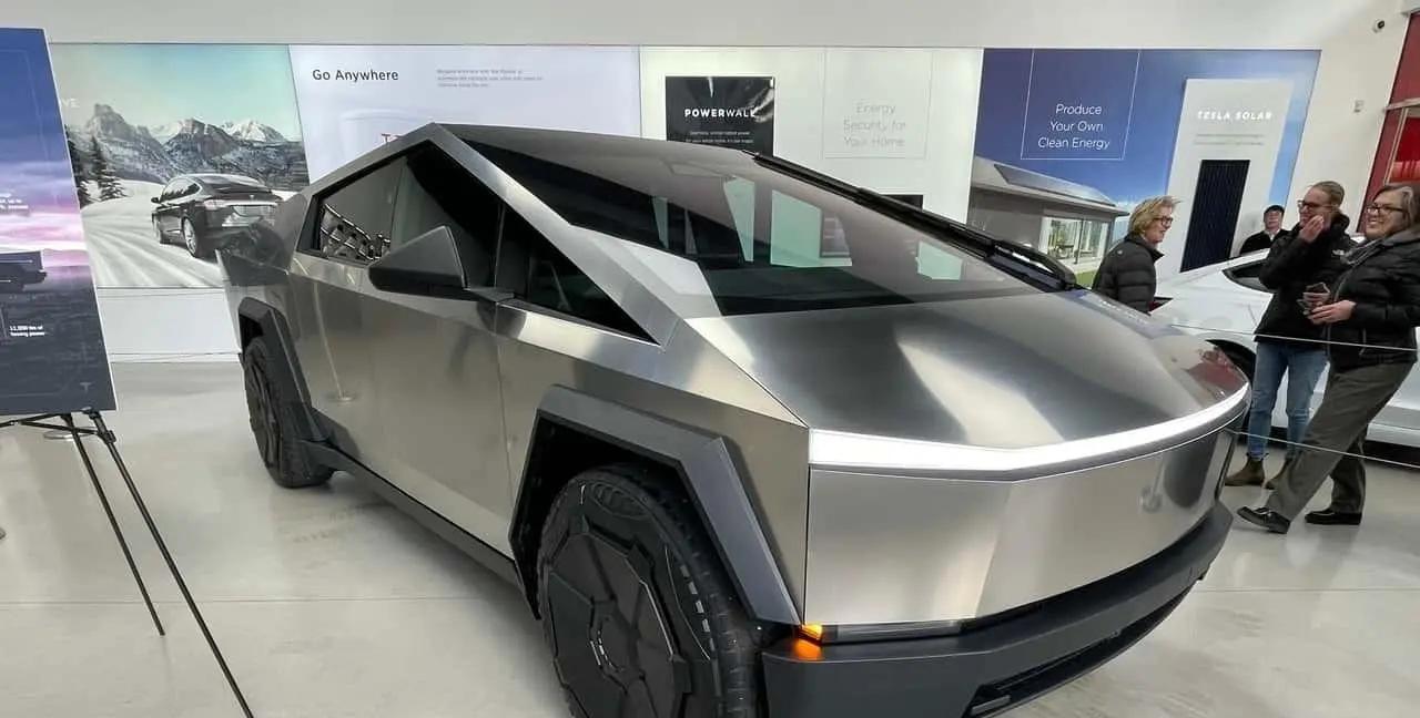 特斯拉Cybertruck续航升级包上市，价格1.6万美元，续航提升近三成