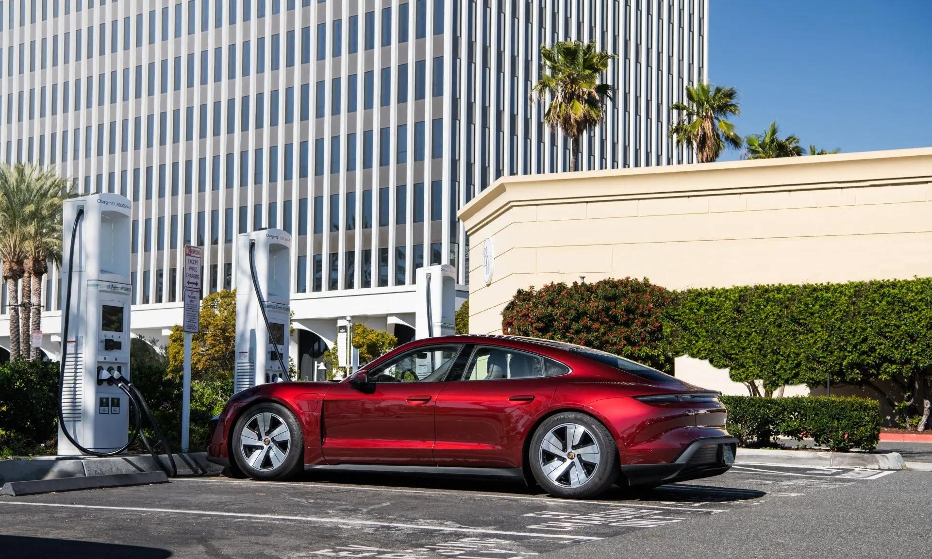 保时捷召回4万辆新能源汽车，充电缆可能过热引发火灾风险