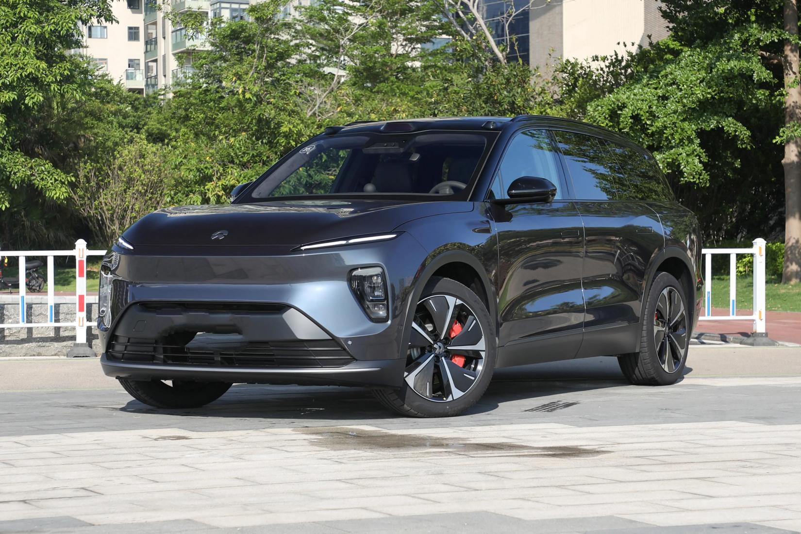 体验蔚来ES8，6座中大型SUV，百公里加速4.1秒，适合家用！