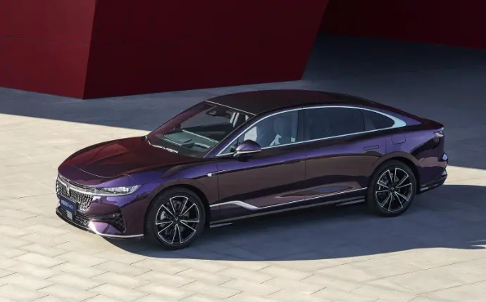 岚图追光PHEV，指导价25.28万-27.78万，中大型车新选择