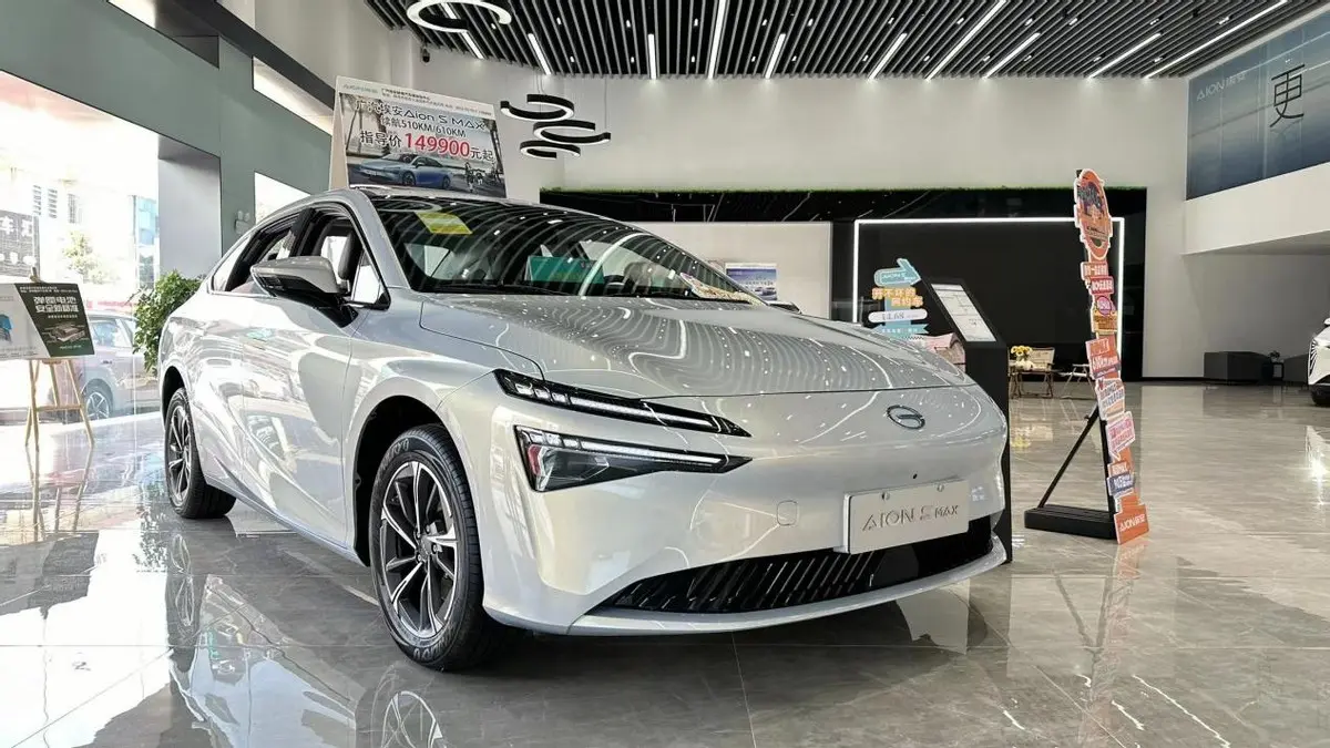 到店实拍AION S，纯电续航可达610km，造型时尚，值得入手吗？