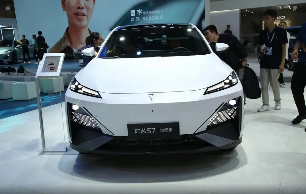 国产中型SUV新选择：深蓝S7，颜值高、动力强，适合家用代步