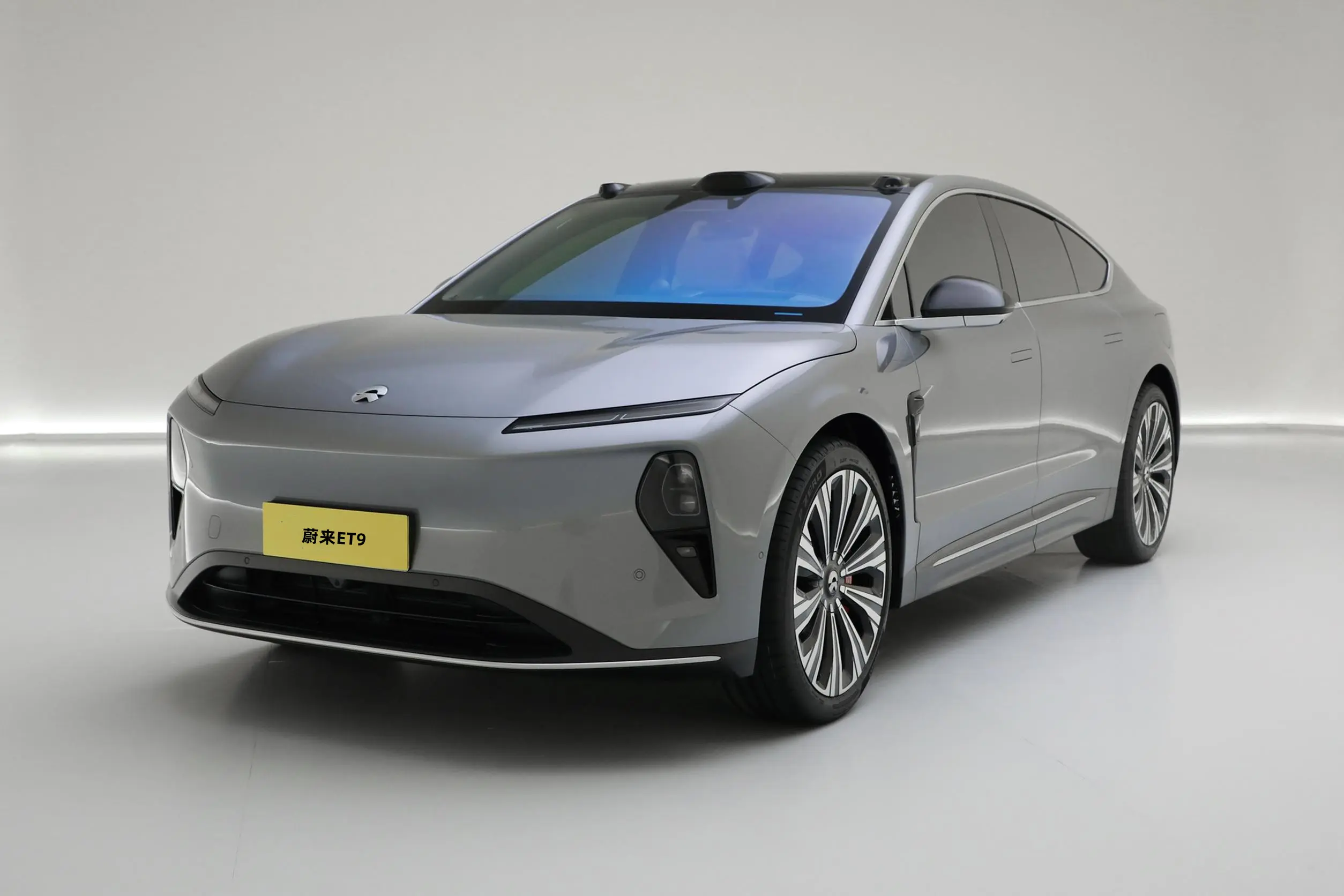 蔚来ET9发布，定位行政四座轿车，预售80万元，2025年一季度交付