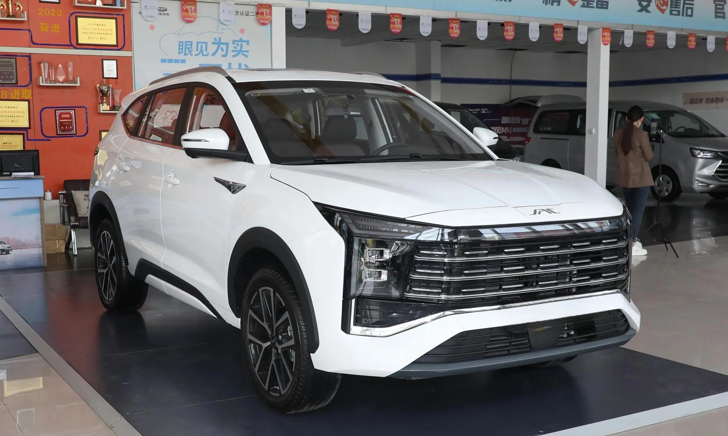 江淮X8 PLUS中型SUV新车型上市，售价13.18万元起