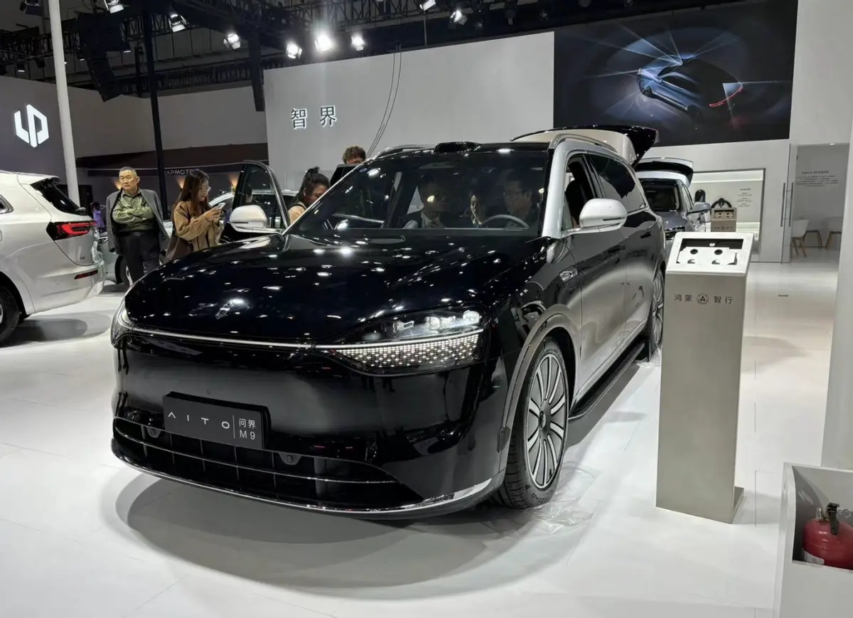 2024海口新能源车展：问界M9实车亮相，智能座舱、独特设计
