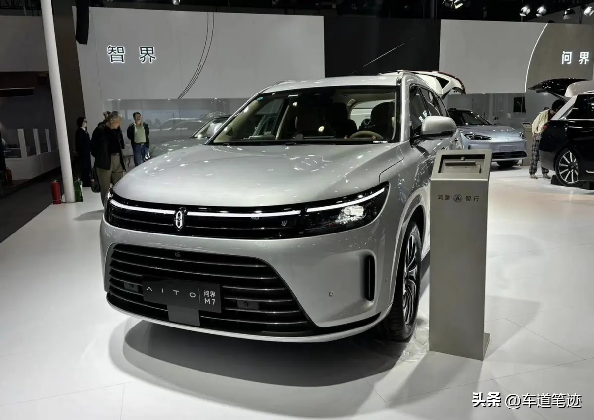2024海口车展：华为问界M7亮相，智能豪华SUV的新标杆