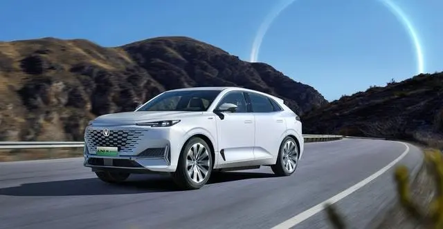 18.79万起售，搭载1.5T插混、百公里油耗0.9L ，综合续航可破千