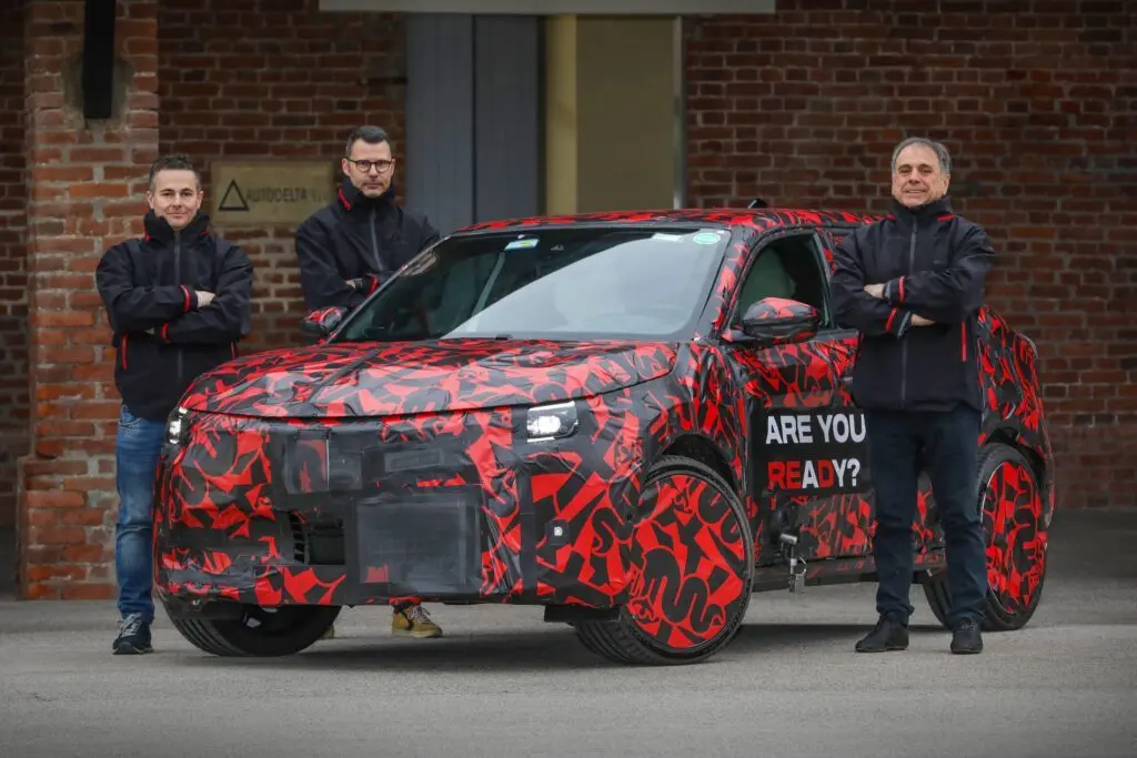Jeep复仇者同平台，全新跨界紧凑型SUV，小众品牌也卷电动化？