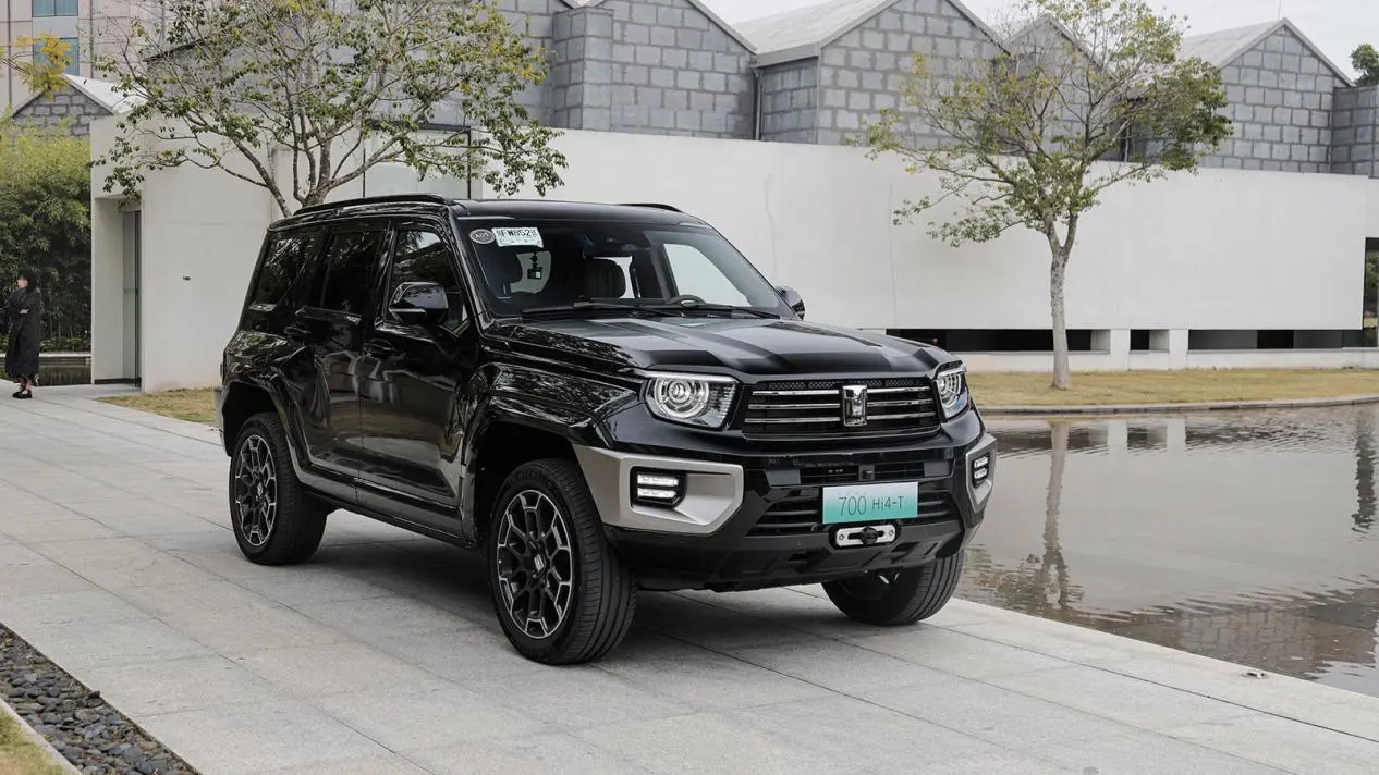 3.0T双增压V6，385kW，超牛四驱，机甲造型，这价格贵吗？