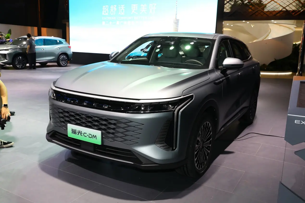 轴距超2.8米，1.5T＋3挡混动，续航1300km+，省钱省心！